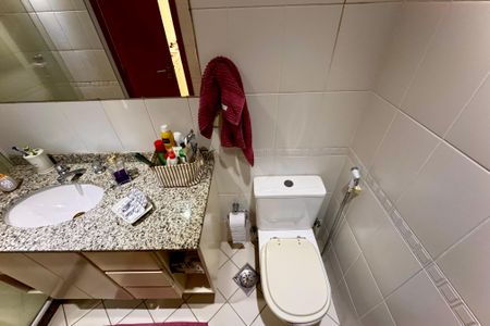 Apartamento à venda com 117m², 2 quartos e 2 vagas Apartamento à venda com 117m², 2 quartos e 2 vagasBanheiro da Suíte