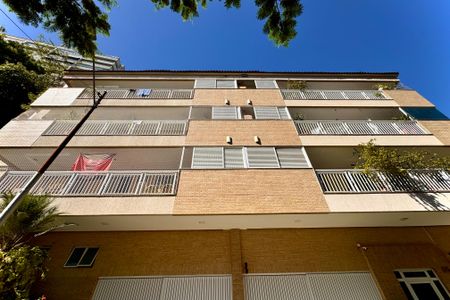 Apartamento à venda com 117m², 2 quartos e 2 vagas Apartamento à venda com 117m², 2 quartos e 2 vagasFachada
