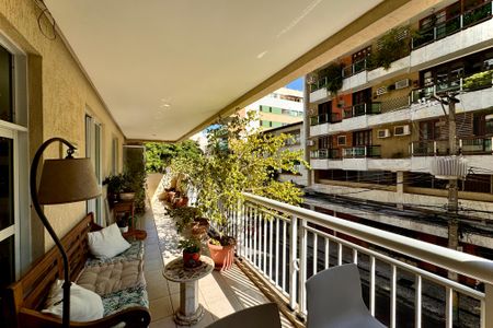 Apartamento à venda com 117m², 2 quartos e 2 vagas Apartamento à venda com 117m², 2 quartos e 2 vagasVaranda da Sala/cozinha