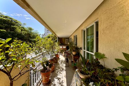Apartamento à venda com 117m², 2 quartos e 2 vagas Apartamento à venda com 117m², 2 quartos e 2 vagasVaranda da Sala/cozinha