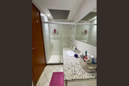 Apartamento à venda com 117m², 2 quartos e 2 vagasBanheiro 
