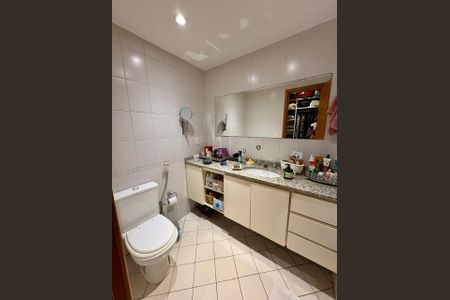 Apartamento à venda com 117m², 2 quartos e 2 vagasBanheiro 