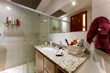 Apartamento à venda com 117m², 2 quartos e 2 vagas Apartamento à venda com 117m², 2 quartos e 2 vagasBanheiro da Suíte