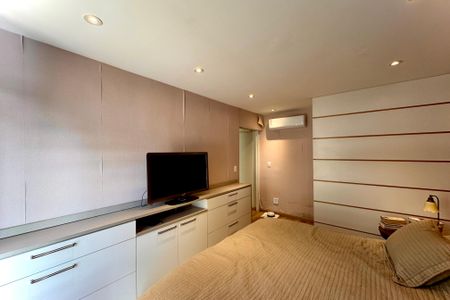 Apartamento à venda com 117m², 2 quartos e 2 vagas Apartamento à venda com 117m², 2 quartos e 2 vagasSuíte