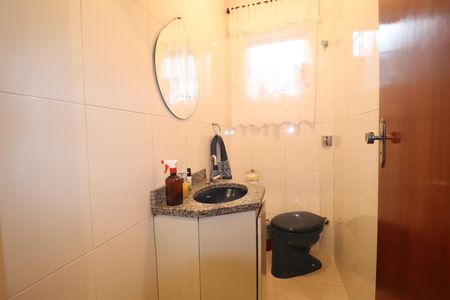 Casa à venda com 107m², 2 quartos e 2 vagasLavabo
