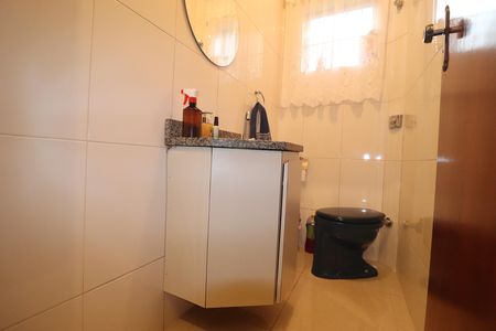 Casa à venda com 107m², 2 quartos e 2 vagasLavabo
