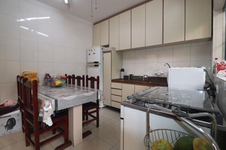 Casa à venda com 107m², 2 quartos e 2 vagasCozinha