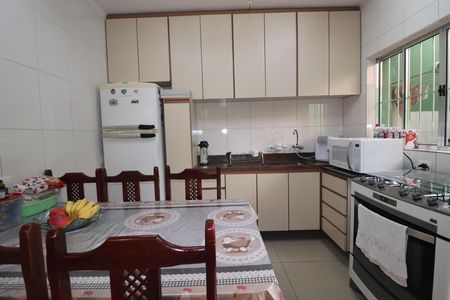 Casa à venda com 107m², 2 quartos e 2 vagasCozinha