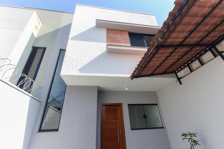 Casa à venda com 70m², 2 quartos e 2 vagas Casa à venda com 70m², 2 quartos e 2 vagasGaragem