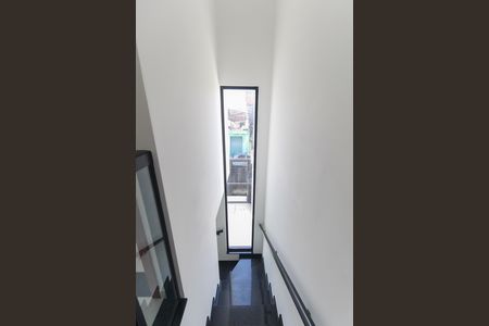 Casa à venda com 70m², 2 quartos e 2 vagas Casa à venda com 70m², 2 quartos e 2 vagasEscada