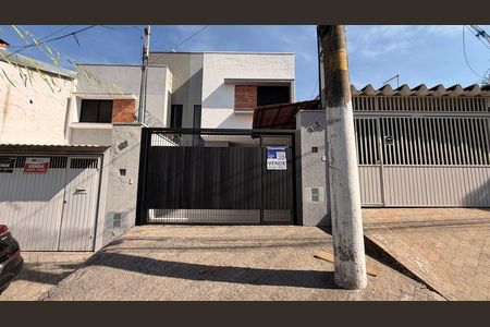 Casa à venda com 70m², 2 quartos e 2 vagas Casa à venda com 70m², 2 quartos e 2 vagasFachada