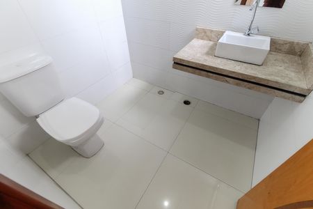 Casa à venda com 70m², 2 quartos e 2 vagas Casa à venda com 70m², 2 quartos e 2 vagasBanheiro