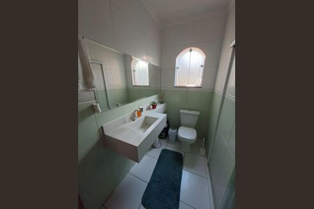 Casa à venda com 195m², 3 quartos e 3 vagasBanheiro 