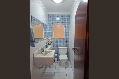 Casa à venda com 195m², 3 quartos e 3 vagasBanheiro 