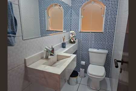 Casa à venda com 195m², 3 quartos e 3 vagasBanheiro 
