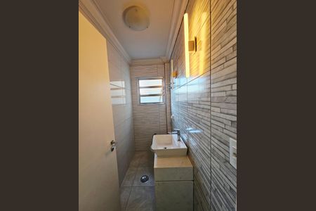 Casa à venda com 174m², 4 quartos e 2 vagas Casa à venda com 174m², 4 quartos e 2 vagasBanheiro