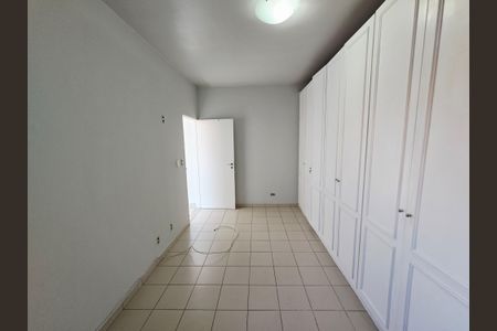 Casa à venda com 174m², 4 quartos e 2 vagas Casa à venda com 174m², 4 quartos e 2 vagasQuarto