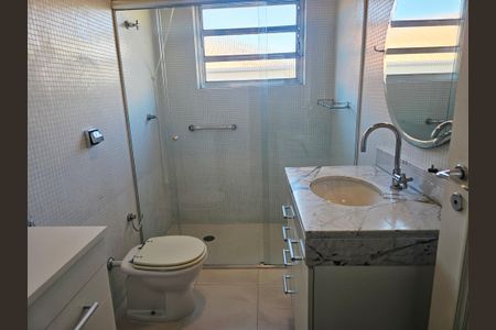 Casa à venda com 174m², 4 quartos e 2 vagas Casa à venda com 174m², 4 quartos e 2 vagasBanheiro