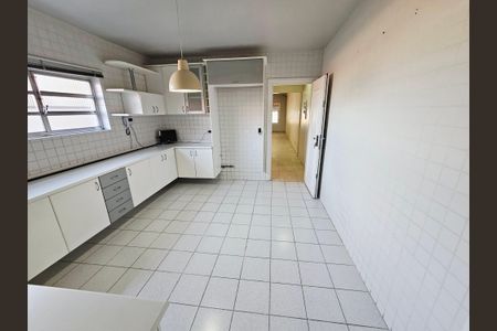 Casa à venda com 174m², 4 quartos e 2 vagas Casa à venda com 174m², 4 quartos e 2 vagasCozinha