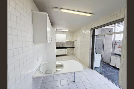 Casa à venda com 174m², 4 quartos e 2 vagas Casa à venda com 174m², 4 quartos e 2 vagasCozinha