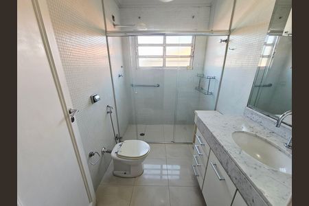 Casa à venda com 174m², 4 quartos e 2 vagas Casa à venda com 174m², 4 quartos e 2 vagasBanheiro