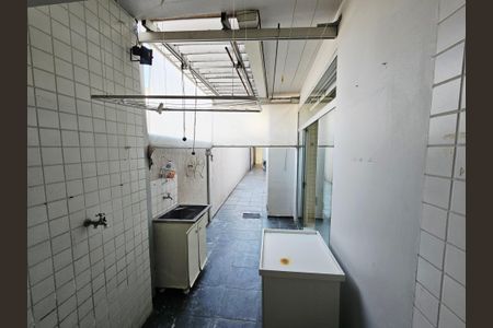 Casa à venda com 174m², 4 quartos e 2 vagas Casa à venda com 174m², 4 quartos e 2 vagasÁrea de serviço