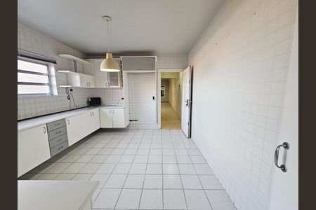 Casa à venda com 174m², 4 quartos e 2 vagas Casa à venda com 174m², 4 quartos e 2 vagasCozinha