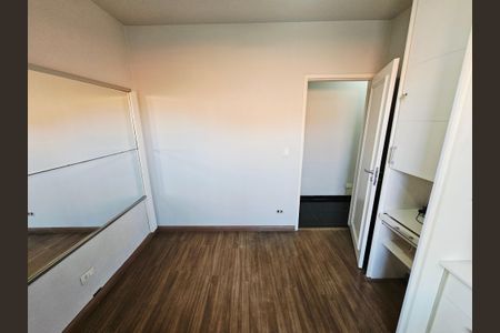 Casa à venda com 174m², 4 quartos e 2 vagas Casa à venda com 174m², 4 quartos e 2 vagasQuarto
