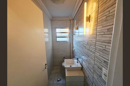 Casa à venda com 174m², 4 quartos e 2 vagas Casa à venda com 174m², 4 quartos e 2 vagasBanheiro