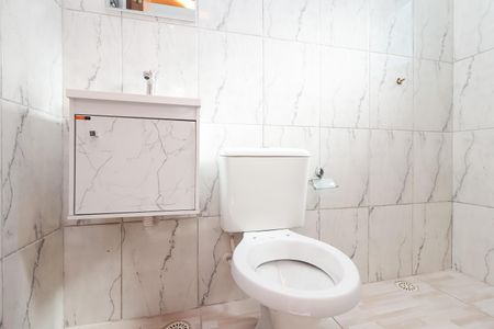 Casa à venda com 80m², 2 quartos e 2 vagas Casa à venda com 80m², 2 quartos e 2 vagasBanheiro da Suíte 2