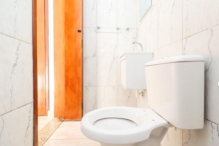 Casa à venda com 80m², 2 quartos e 2 vagas Casa à venda com 80m², 2 quartos e 2 vagasBanheiro da Suíte 1