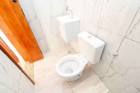 Casa à venda com 80m², 2 quartos e 2 vagas Casa à venda com 80m², 2 quartos e 2 vagasBanheiro da Suíte 1