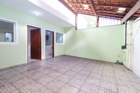 Garagem de casa à venda com 2 quartos, 80m² em Vila Santa Cruz (zona Leste), São Paulo