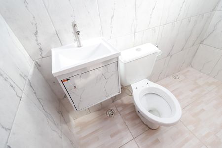 Casa à venda com 80m², 2 quartos e 2 vagas Casa à venda com 80m², 2 quartos e 2 vagasBanheiro da Suíte 2