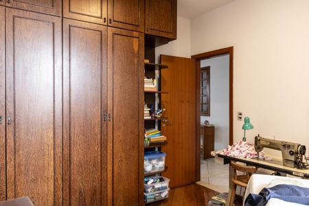 Casa à venda com 232m², 3 quartos e 5 vagasQuarto 2