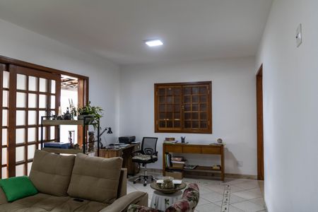 Sala de casa à venda com 3 quartos, 232m² em Barreiro, Belo Horizonte