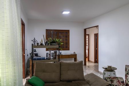 Sala de casa à venda com 3 quartos, 232m² em Barreiro, Belo Horizonte