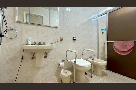 Apartamento à venda com 133m², 3 quartos e 1 vaga Apartamento à venda com 133m², 3 quartos e 1 vagaBanheiro da Suíte