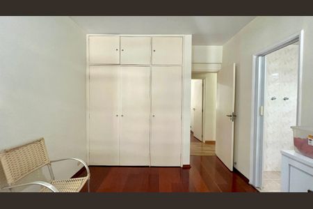 Apartamento à venda com 133m², 3 quartos e 1 vaga Apartamento à venda com 133m², 3 quartos e 1 vagaSuite
