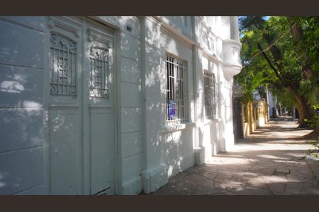 Casa para alugar com 300m², 3 quartos e 20 vagasFachada e placa 