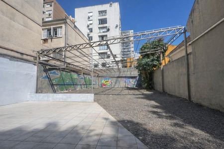 Casa para alugar com 300m², 3 quartos e 20 vagasGaragem e pátio fundos 