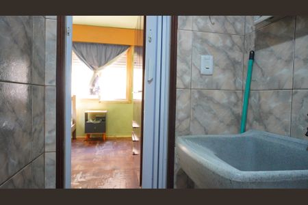 Banheiro  de apartamento para alugar com 1 quarto, 28m² em Jardim Dona Leopoldina, Porto Alegre