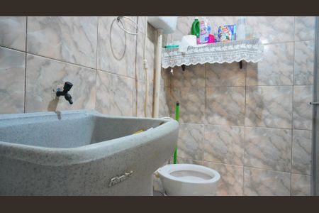 Banheiro social de apartamento para alugar com 1 quarto, 28m² em Jardim Dona Leopoldina, Porto Alegre