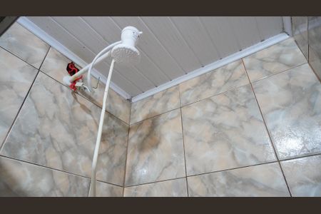 Banheiro social de apartamento para alugar com 1 quarto, 28m² em Jardim Dona Leopoldina, Porto Alegre