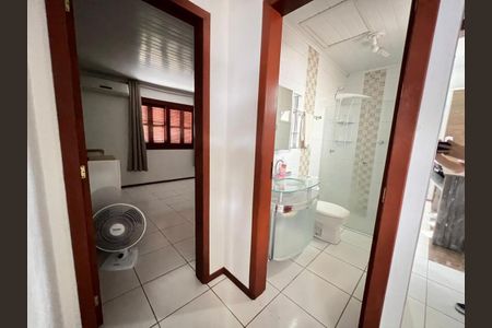 Casa para alugar com 200m², 2 quartos e 2 vagas Casa para alugar com 200m², 2 quartos e 2 vagasBanheiro