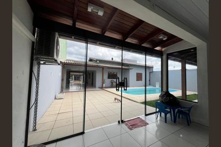Casa para alugar com 200m², 2 quartos e 2 vagas Casa para alugar com 200m², 2 quartos e 2 vagasPiscina