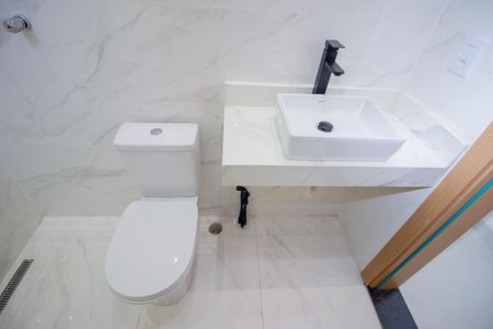 Banheiro da Suíte de casa à venda com 3 quartos, 70m² em Tropical, Contagem