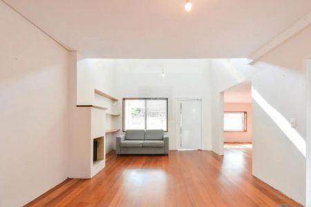 Casa à venda com 5 quartos, 299m² em Santo Amaro, São Paulo