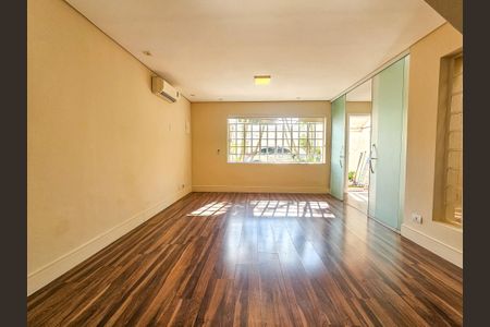 Sala de casa para alugar com 4 quartos, 140m² em Chácara Santo Antônio (zona Sul), São Paulo