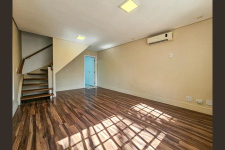 Casa à venda com 140m², 4 quartos e 2 vagasSala